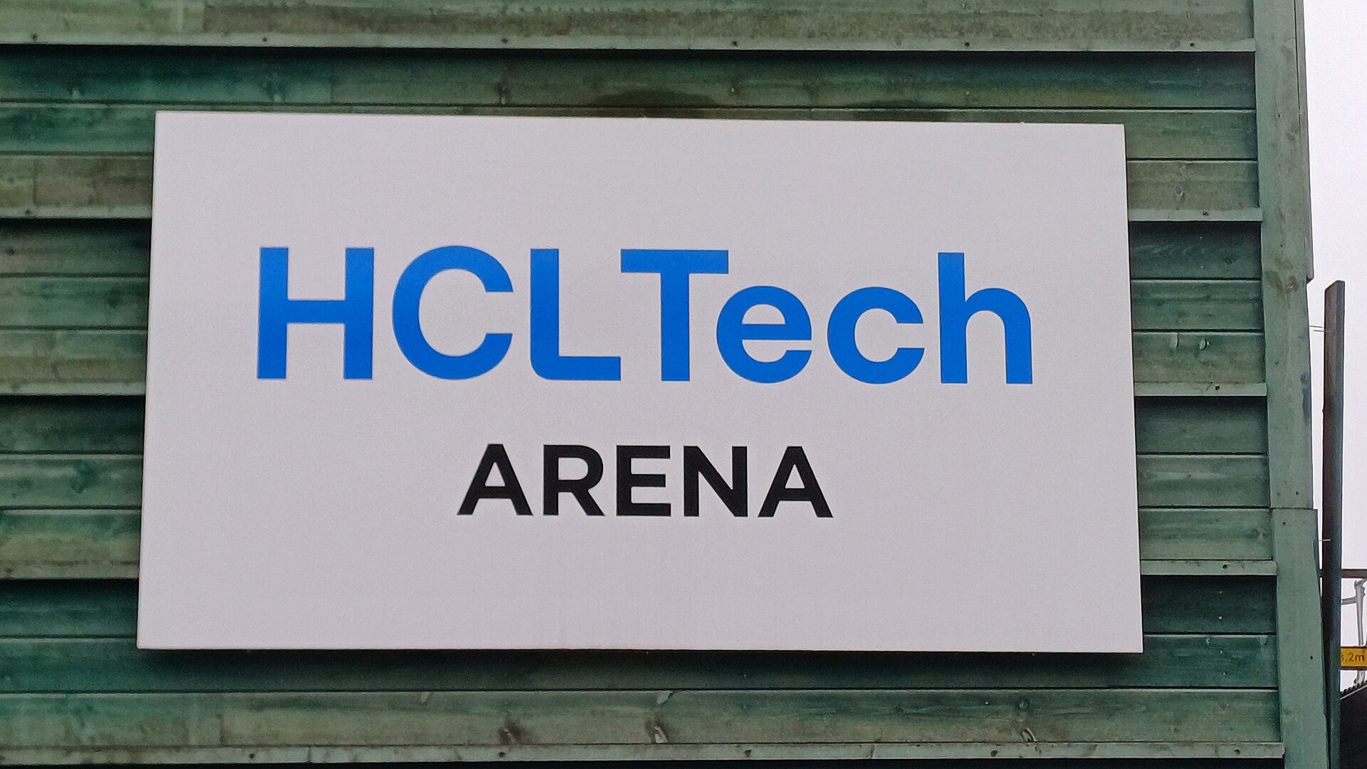 Skylt till HCLTech Arena.